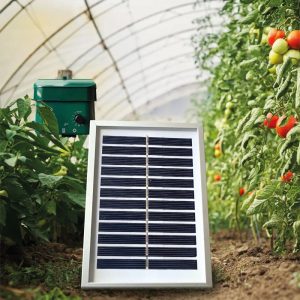 Solcelle automatisk vanningssett til hagedam