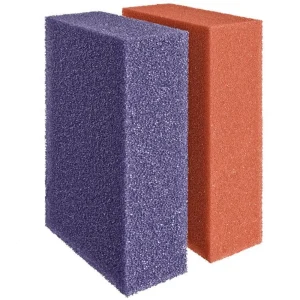 BioTec ScreenMatic² filtermatter, en lilla og en rød grov skumplate side om side