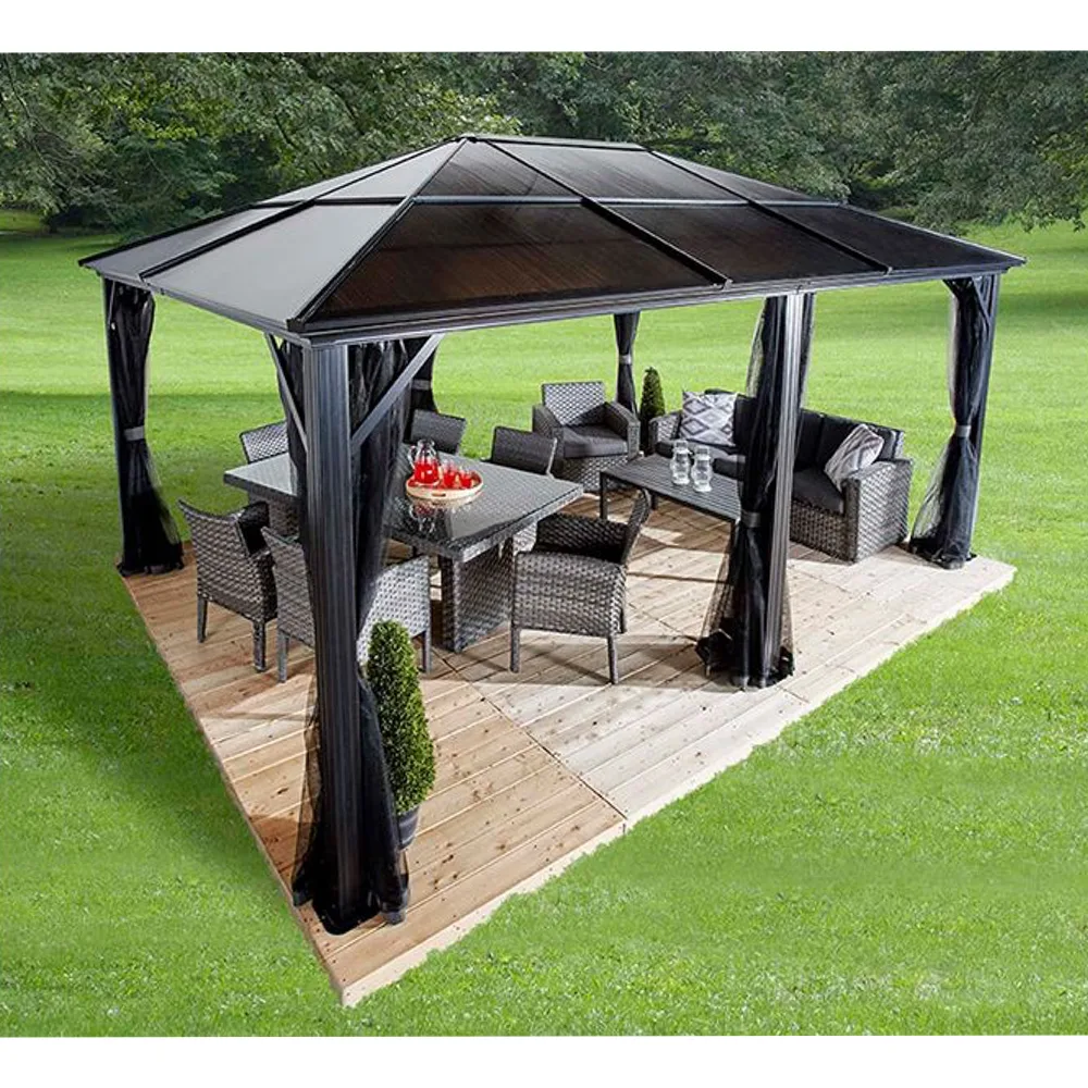 Meridien pergola i full størrelse med tak og vegger