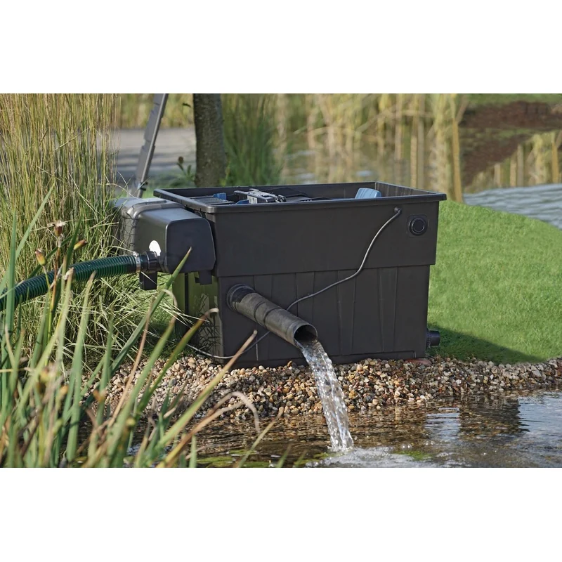 OASE BioTec ScreenMatic² gjennomstrømsfilter ved hagedam