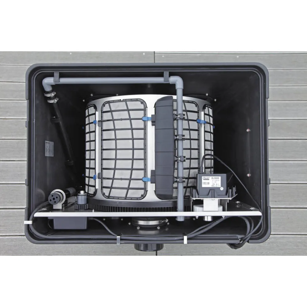 OASE ProfiClear Premium pumpematet trommelfilter installert ved hagedam