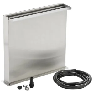 OASE vannfall set 60 cm med stålsøyle, slange, slangestuss og pakninger lagt fram i studio