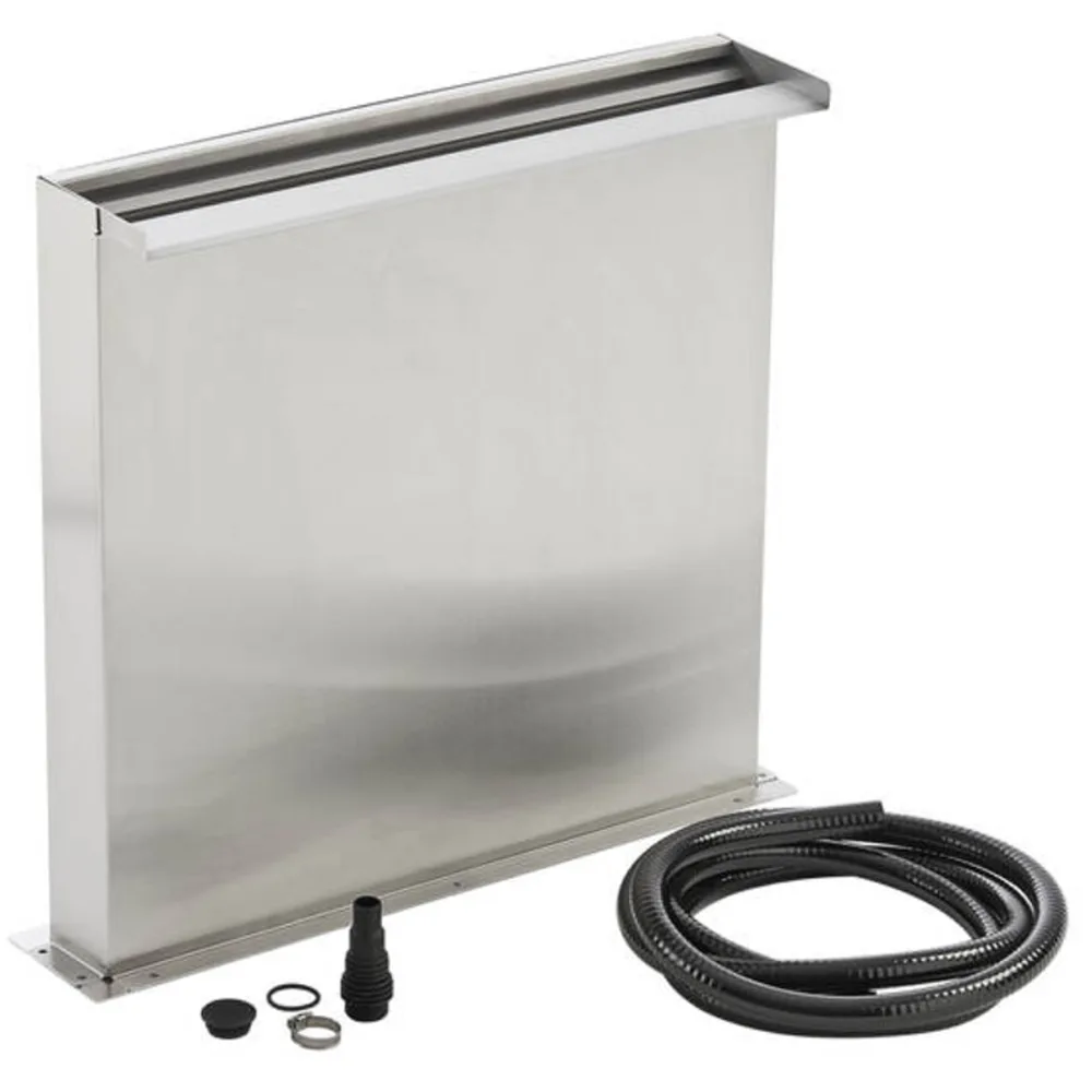 OASE vannfall set 60 cm med stålsøyle, slange, slangestuss og pakninger lagt fram i studio