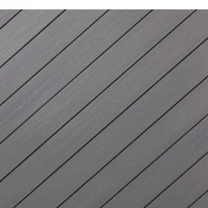 Woodlon Elegance trekompositt Light Grey terrassebord i jevn lys grå lagt på skrå