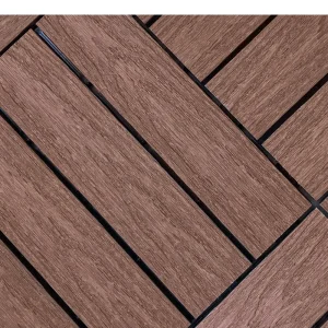 Woodlon trekompositt helle Brown, brune terrassefliser med bord lagt i rutemønster