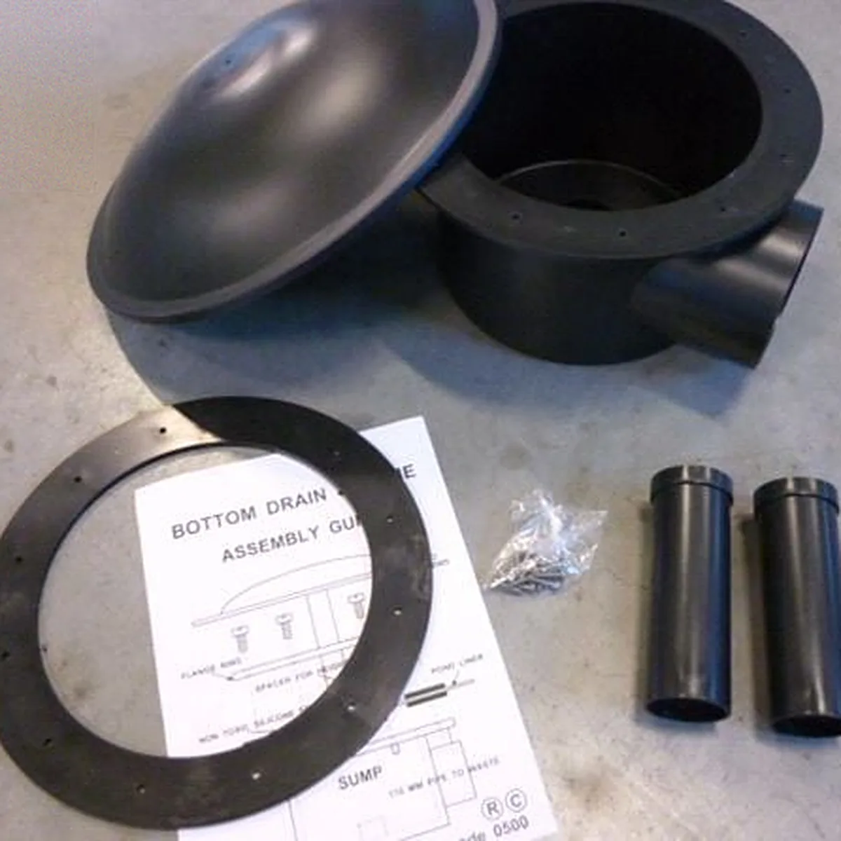 Bunndren 110 mm Heavy Duty med lokk, kammer, flensring med 12 hull, skruer, to avstandsrør og monteringsark
