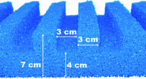 Målskisse av filtermatte T-profil: 7 cm høy, 4 cm bunn og kanaler på 3 × 3 cm