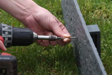 Kantbånd skrus sammen med drill