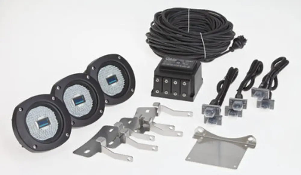 Tre LED-spotter med trafo og holdere til OASE flytende fontene