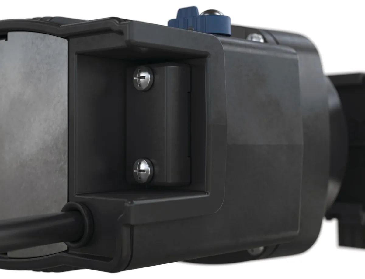 Tilkoblingen for Eco Control og OASE Control på motorhuset til OASE AquaMax Eco Premium filterpumpe