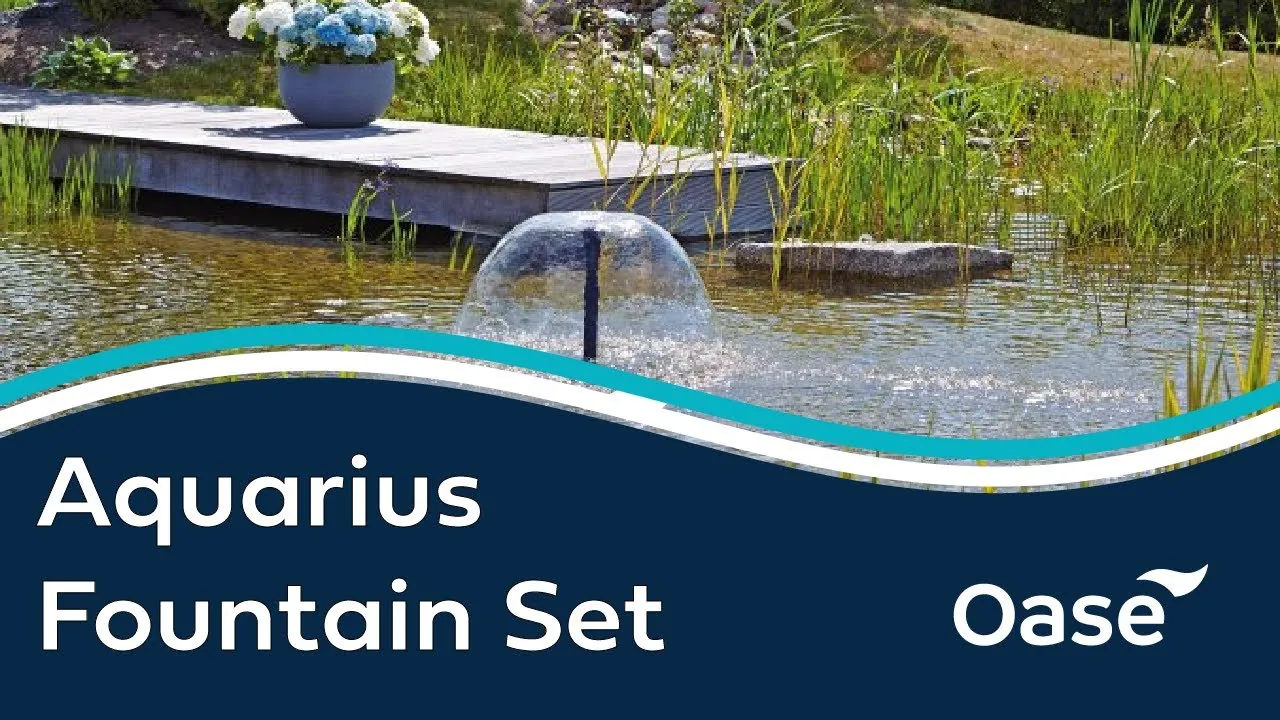 Video der OASE viser Aquarius Set Classic med vannklokke i en hagedam ved en brygge