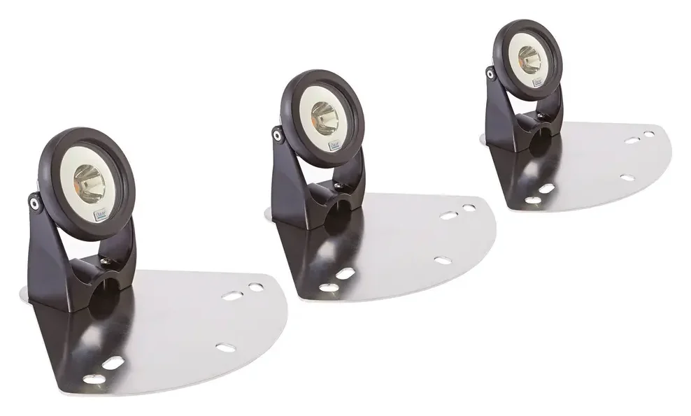 Tre LunAqua Power LED-spotter på festebraketter fra OASE flytende fontenesett hvitt lys