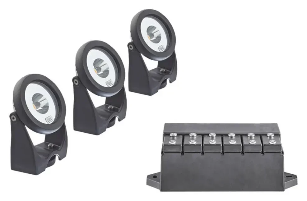Tre ProfiLux Garden LED RGB-spotter og kontrolleren fra OASE flytende fontenesett RGB