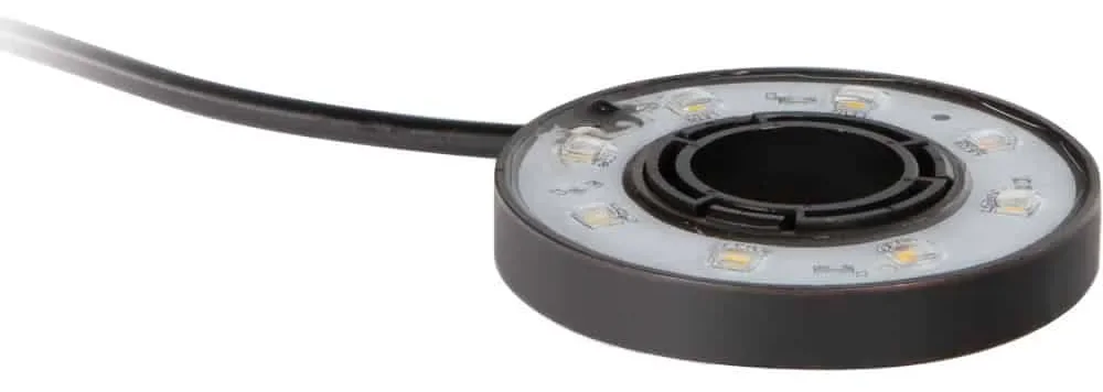 OASE LED ring hvit med lysdioder rundt en åpen midte og sort kabel