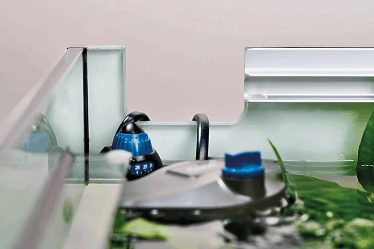 BioPlus Thermo-innerfilter i hjørnet av et OASE StyleLine-akvarium