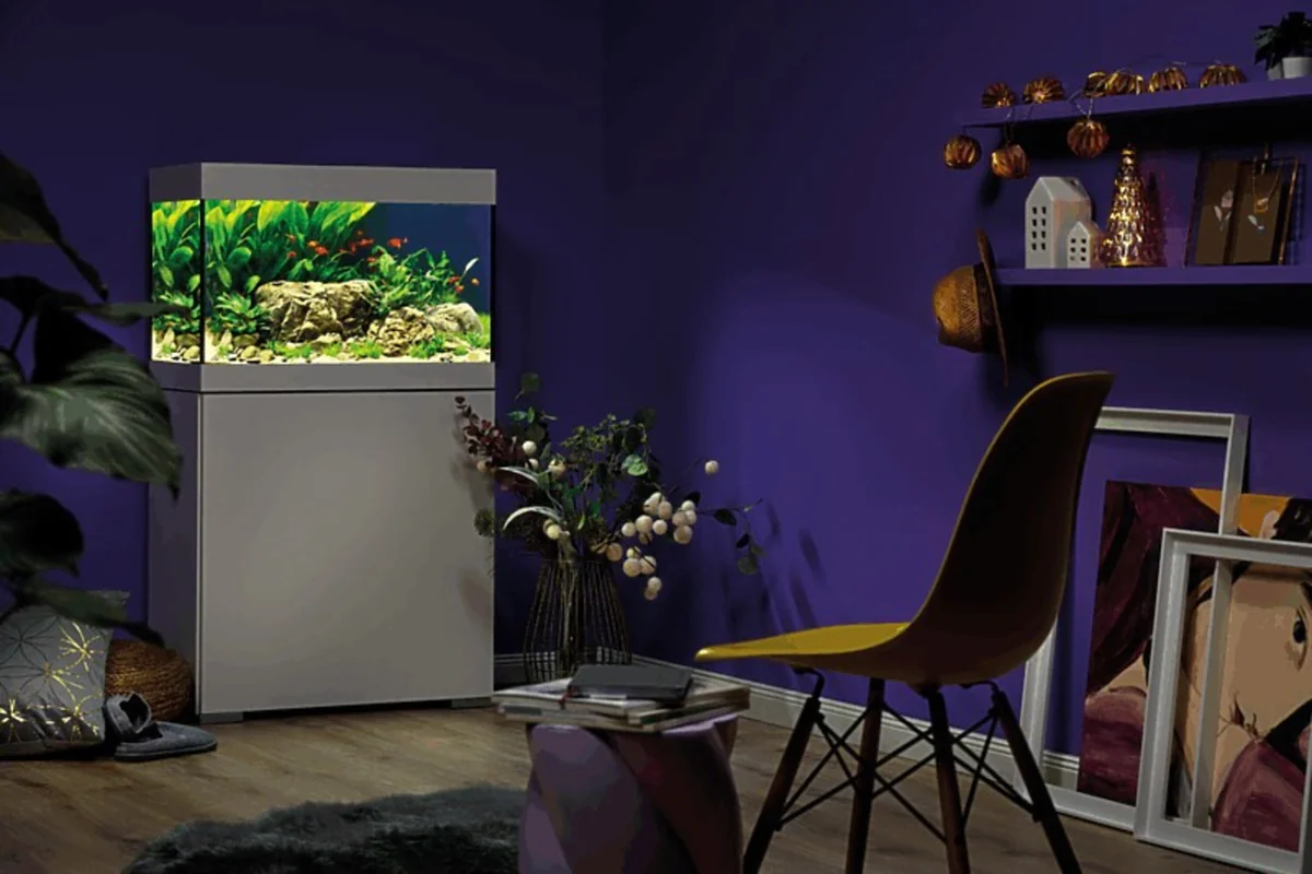 OASE StyleLine 125 hvit foran en dyp lilla vegg