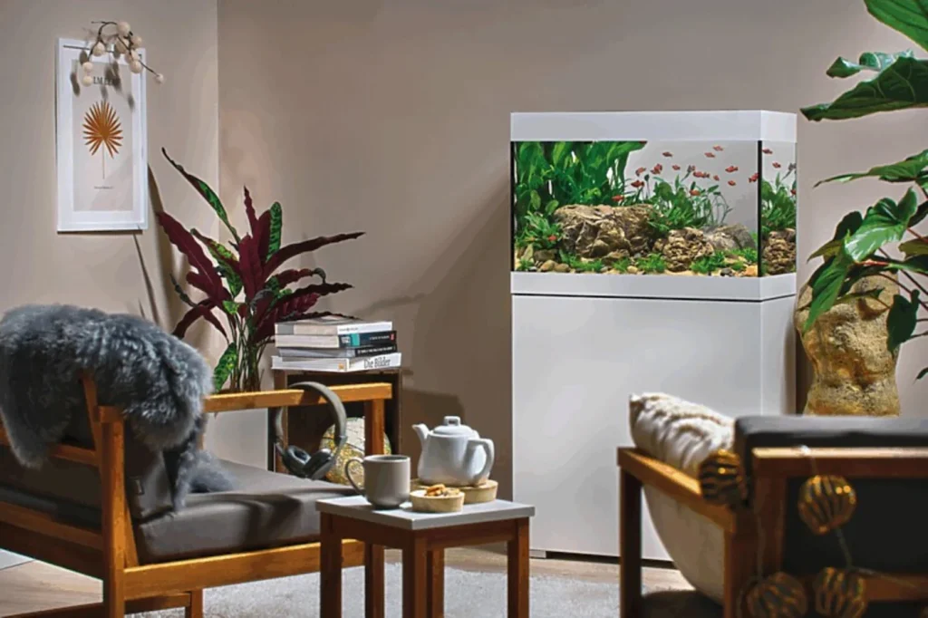 OASE StyleLine 125 hvit med planteakvarium i en lun stue med lenestoler