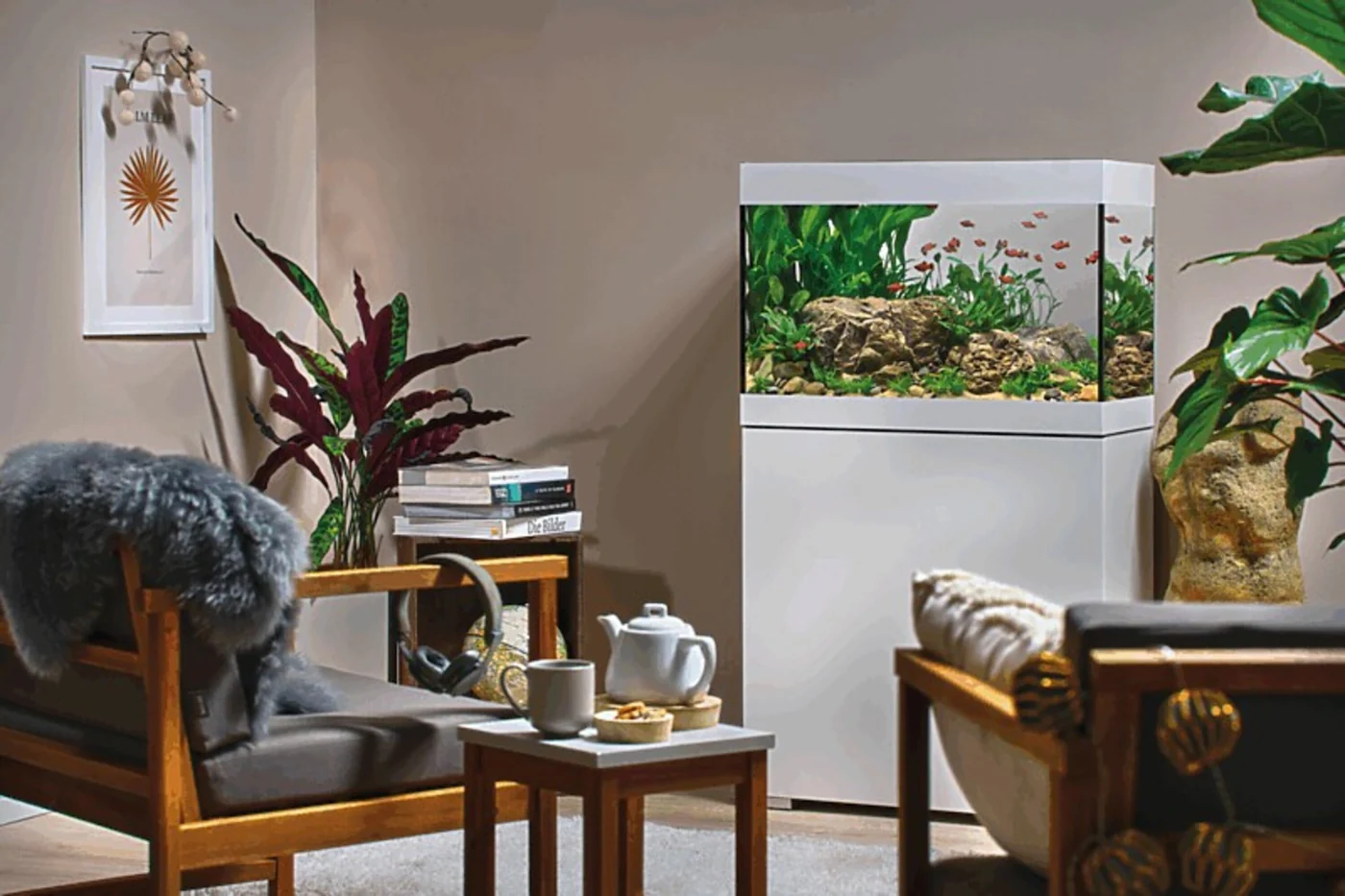 OASE StyleLine 125 hvit med planteakvarium i en lun stue med lenestoler