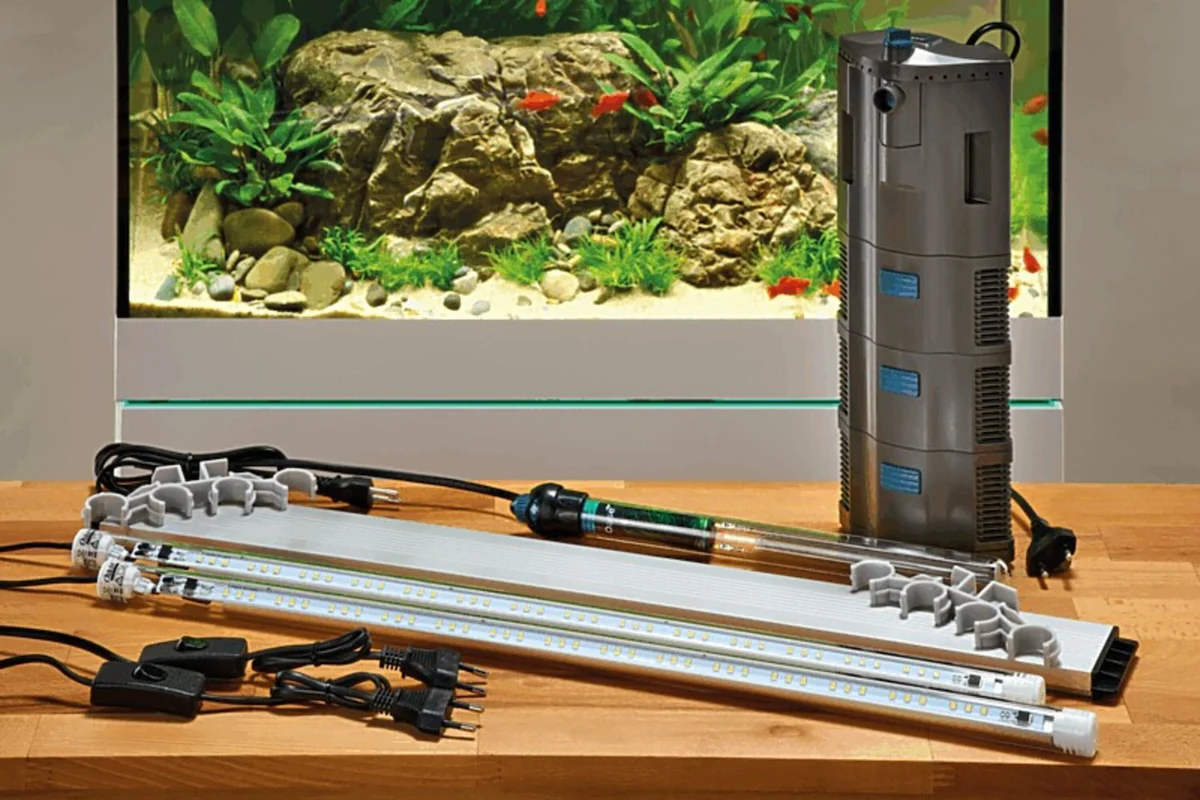 Innholdet i OASE StyleLine-settet med BioPlus Thermo-filter, varmer og to Classic LED-lamper