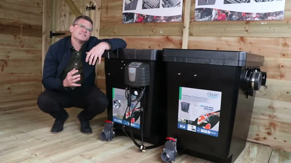Video der OASE viser ProfiClear Premium-trommelfiltre med styreenhet og skyveventil