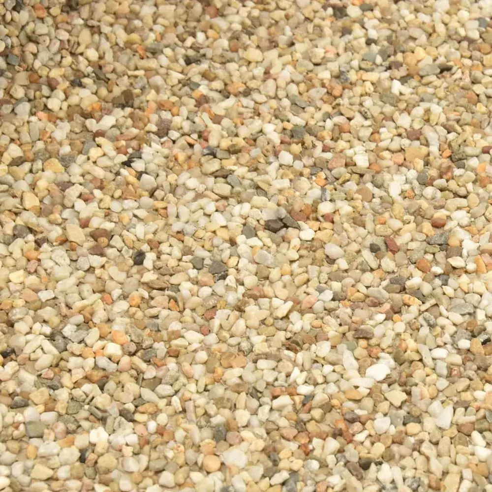 Stenfolie sand i nærbilde med lyse og brune småstein limt tett sammen