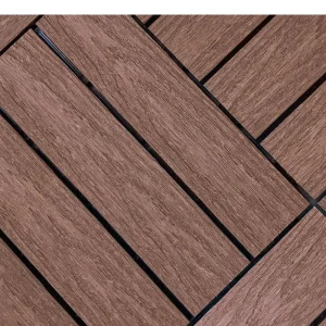 Woodlon trekompositt helle Brown, brune terrassefliser med bord lagt i rutemønster